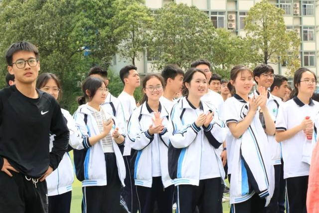 熊猫体育官网春日绽芳华运动添风采——广元外国语学校高中分校运动会剪影(图3)