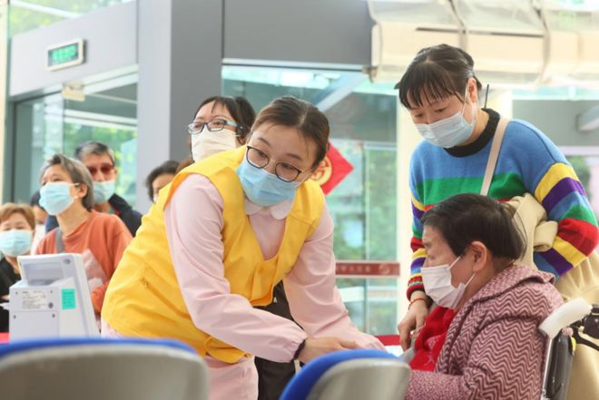 市级红十字冠熊猫体育平台名医疗机构开展“红十字博爱周”主题宣传活动剪影(图12)