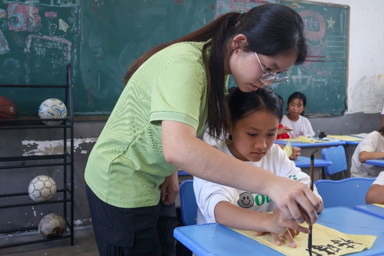 心系山区知识传递——“青熊猫体育官网春筑梦七彩年华”大学生志愿支教暑期社会实践团队赴丹寨开展支教活动(图3)