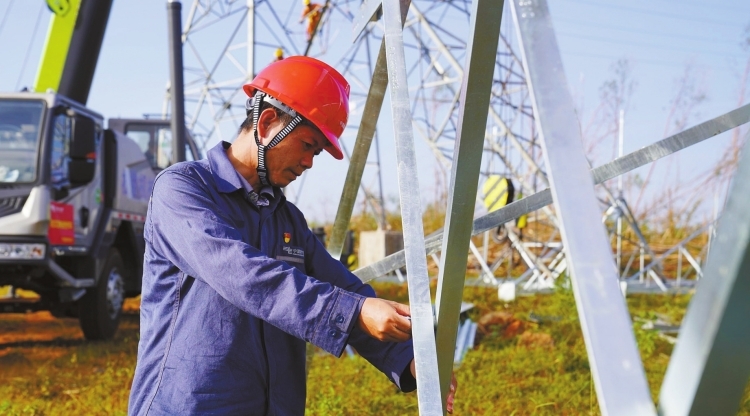 熊猫体育平台南方电网抢修复电 前后方奋斗者剪影(图2)