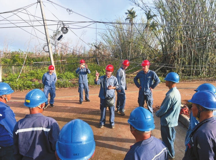 熊猫体育平台南方电网抢修复电 前后方奋斗者剪影