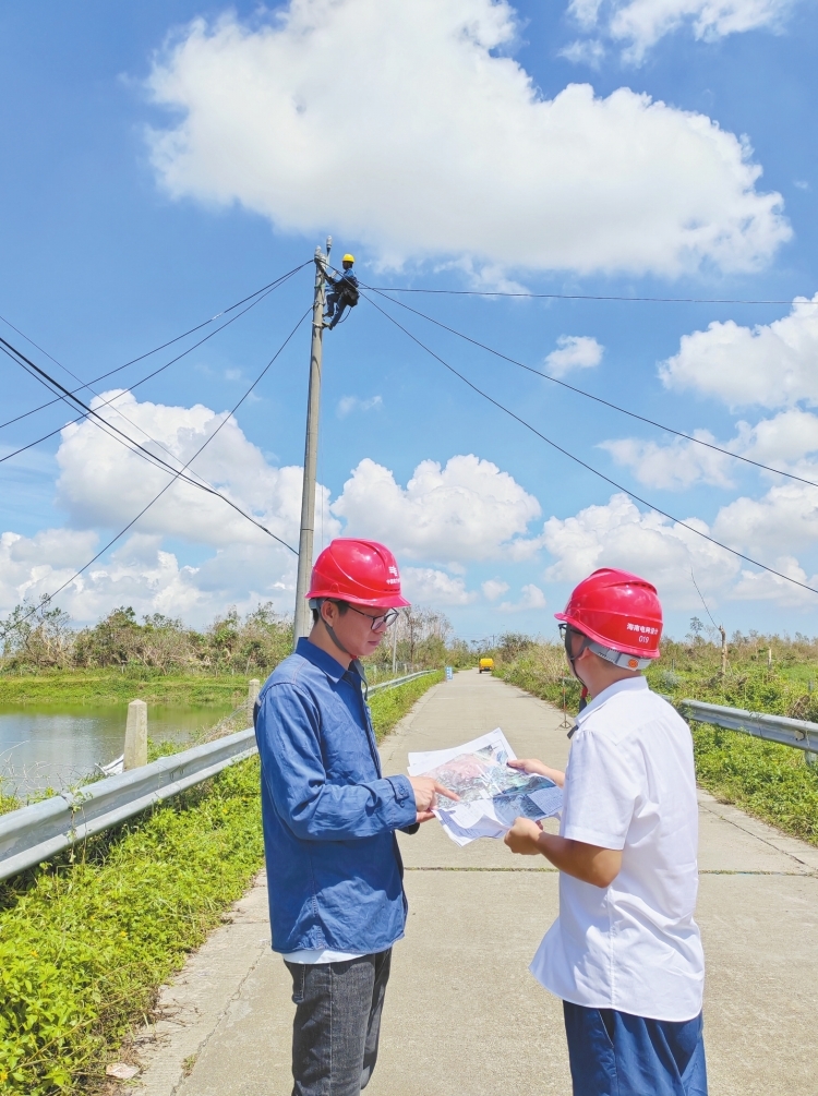 熊猫体育平台南方电网抢修复电 前后方奋斗者剪影(图4)