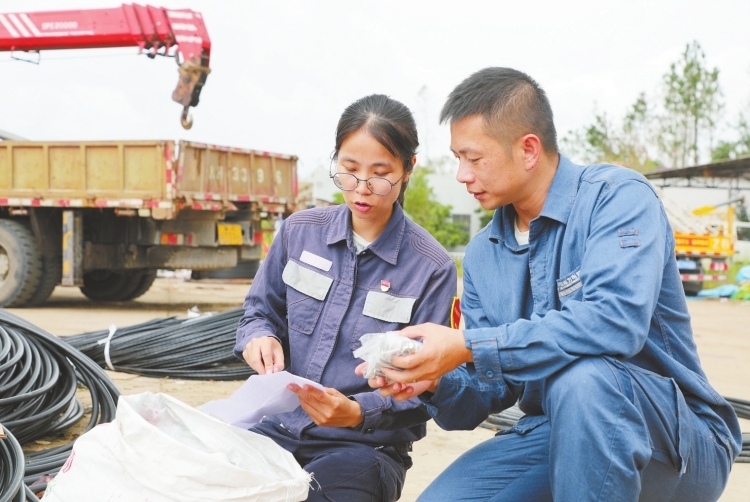 熊猫体育平台南方电网抢修复电 前后方奋斗者剪影(图8)