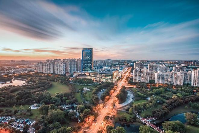 贯彻四中全会精神一线万平方米商业体蝶变：方松街道这样让商圈“活”起来