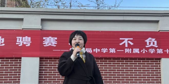 管中一附小第十四届校园足球班级联赛纪实(图4) 管中一附小第十四届校园足球班级联赛纪实(图4)